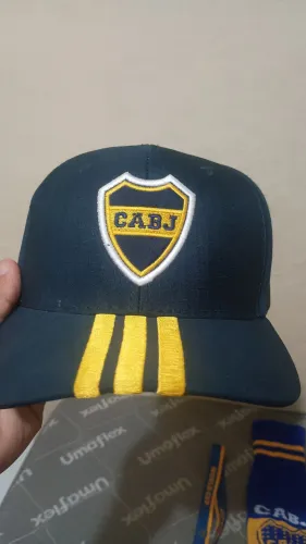 Vendo Boné e Short do Boca Juniors Oficial da Argentina 50 reais cada.
