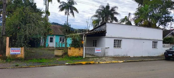 duas casas na Rua coronel Feddersen,Taió - S.C. Ideal para investimento em aluguel.