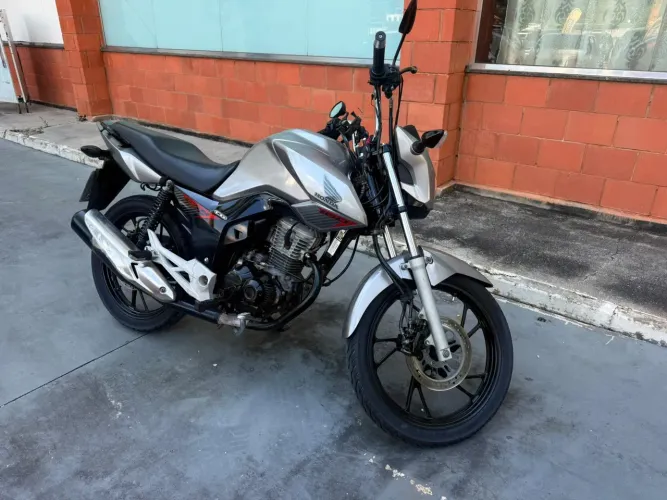 Honda CG Fan 160 - Econômica, Confortável e Pronta para Rodar!