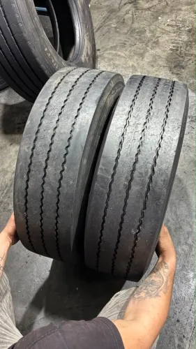 Par de Pneus Continental 235/75