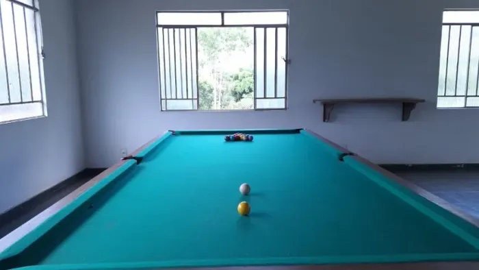 Mesa de sinuca oficial ótimo estado