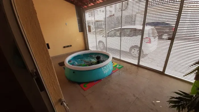Piscina inflável 889 litros com bomba filtrante