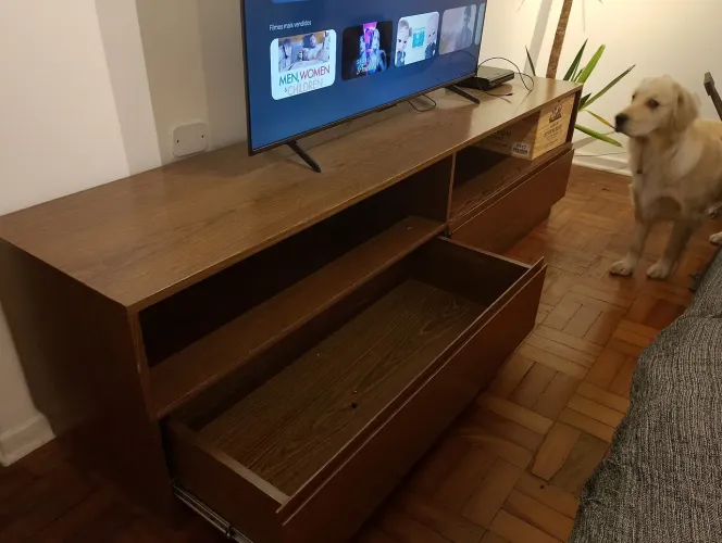 Rack para TV em madeira, muito bem conservado