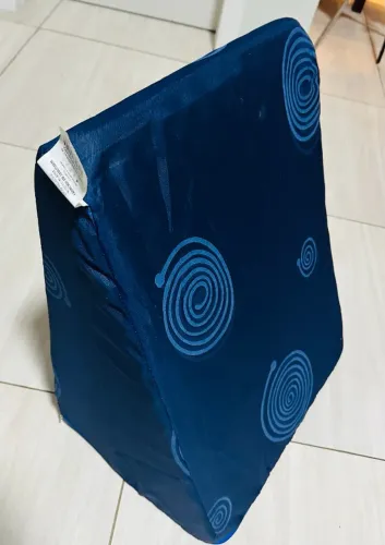 Almofada Triangular de Apoio - Excelente Estado