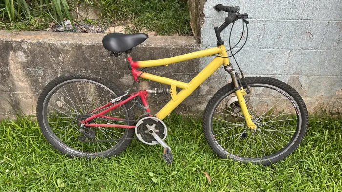 Bicicleta Aro 26 Full Suspension - Suspensão Dianteira e Traseira