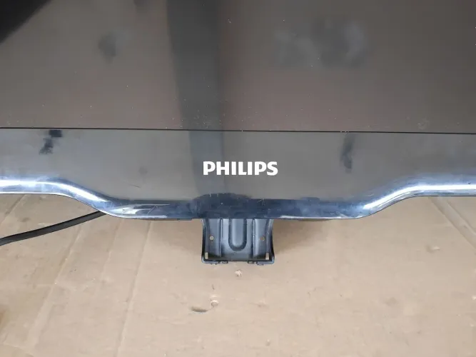 Vendo TV de 42" para retirada de peças. 