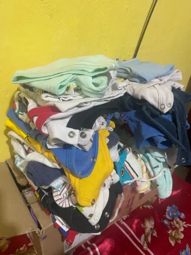 Roupas de bebê menina e menino tenho muitas 5$ a peça retirada na Penha Pagando na hora