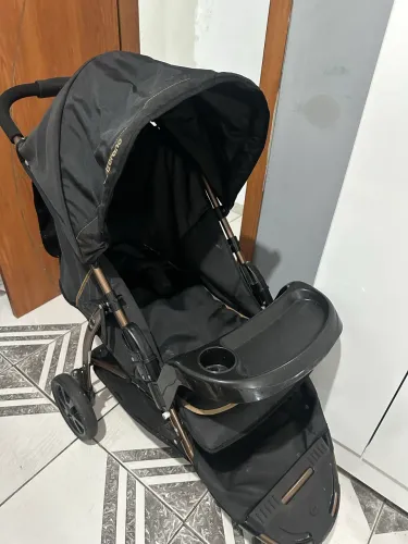 Vendo carrinho de bebê