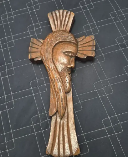 Crucifixo de Parede em Madeira