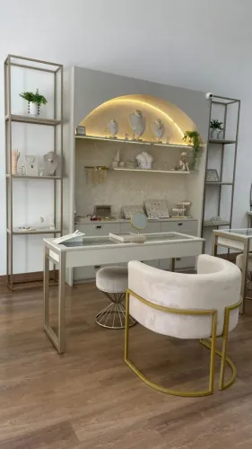 Vendo Móveis e estoque loja para acessórios/semijoias 