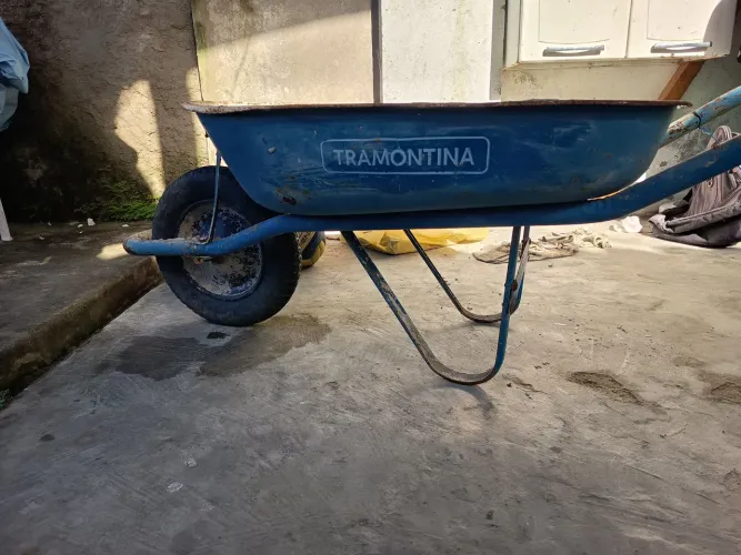 Carrinho de mão usado