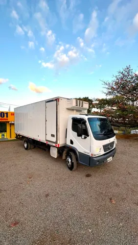 CAMINHÃO 3/4 MB 1016 ACCELO - BAÚ REFRIGERADO