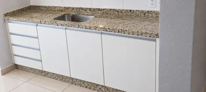 Mesa sofá e cozinha planejada