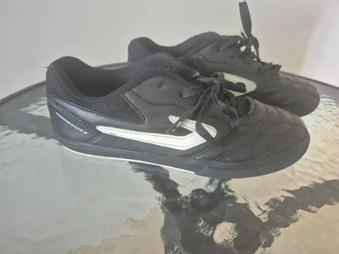 Chuteira futsal marca Topper Dominator 3