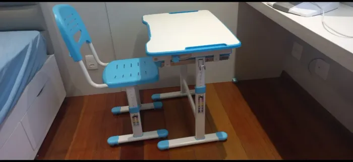 Mesa de estudo infantil ELG