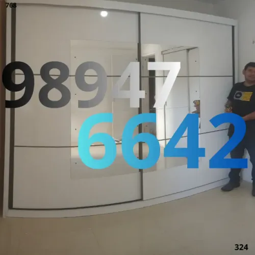 MONTADOR DE MOVEIS NA AREA DISPONIVEL
