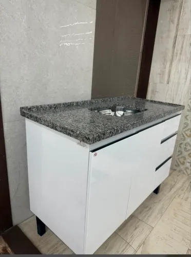 pia em granito com armário em aço