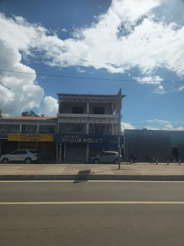 Sobrado com ponto comercial, 2 casas e poços artesianos em Santa Rita (MA).