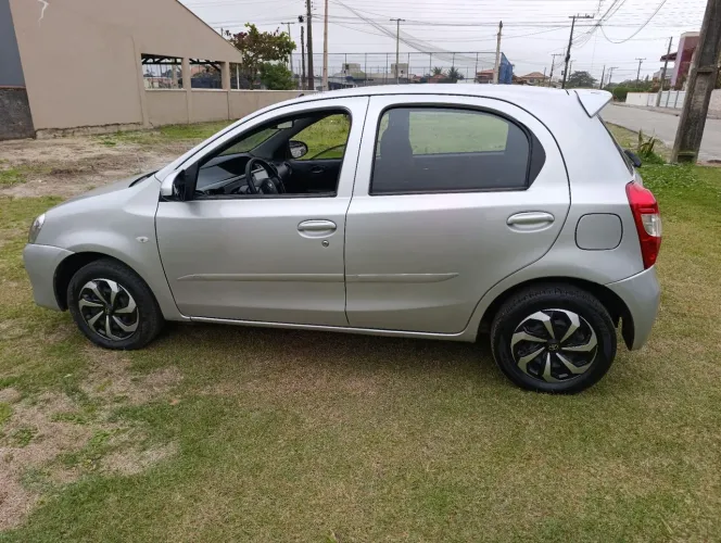 Toyota Etios X 1.3 Flex 16V 5P Mec. 2016