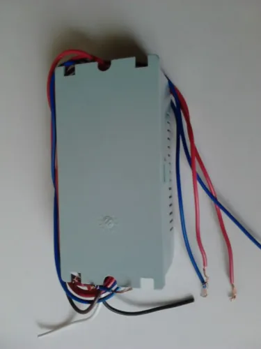 Reator para luminária de lâmpada fluorescente