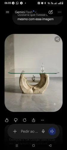 Mesa de jantar escultural c/ tampo de vidro espesso e base artística de design orgânico.