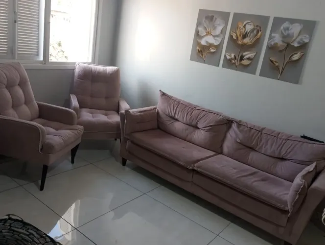 Conjunto de sofás com poltrona