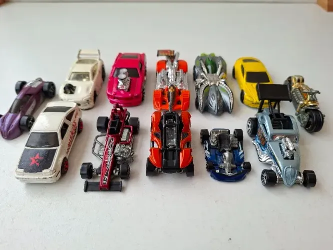 Hot Wheels Lote com 12 miniaturas raras