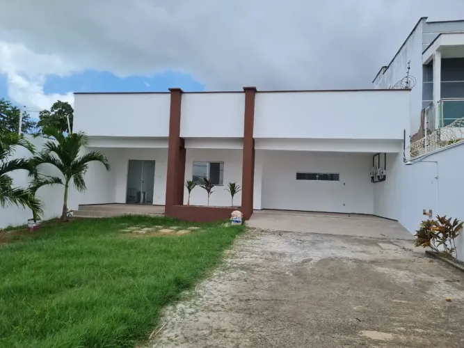 Vendo Casa Solta no Araçagy, 360m² Total, Área Coberta com Terraço Amplo.