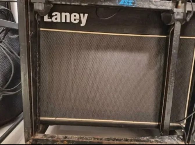 VENDO Amplificador Inglês Classe "A" Laney VC30.