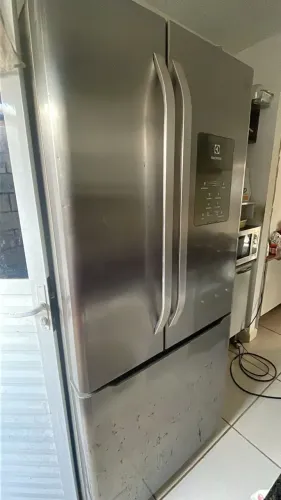 Vendo essa geladeira toda boa *70