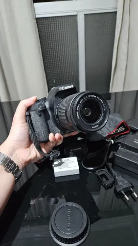 Canon Rebel T3i + Lente 18-55mm