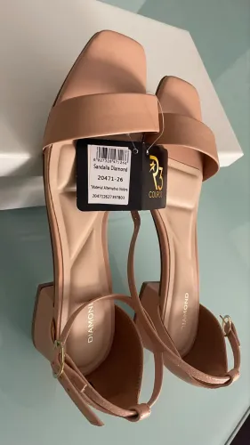 SANDÁLIA FEMININA .R3 COUROS. Nova . 36