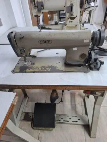 Máquina de Costura Reta Industrial  em ótimo estado