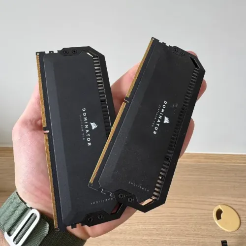 KIT 32GB (2x16GB) DDR5 Corsair Dominator 5600mhz Memória Ram