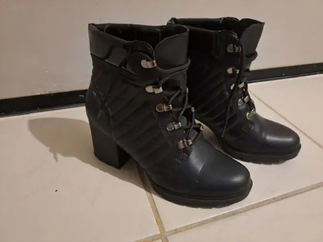 Bota Feminina Dakota 37