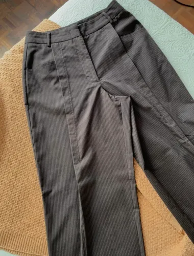 Calça alfaiataria risca de giz