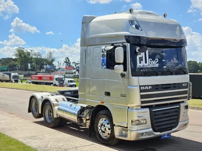 DAF XF 105.510 6X2 SUPER SPACE CAB ANO 20 FAROL DE TETO AUTOMÁTICO