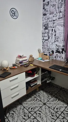 Escrivaninha de Canto