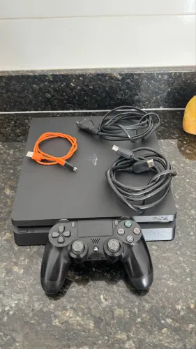 Vende-se Ps4 Slim 1Tb