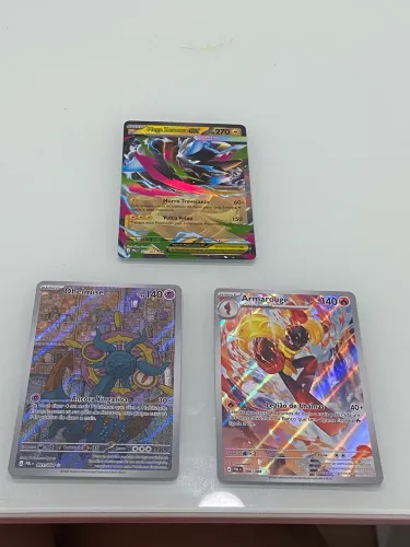 LOTE COM 3 CARTAS POKÉMON - RARAS E HOLOGRÁFICAS!
