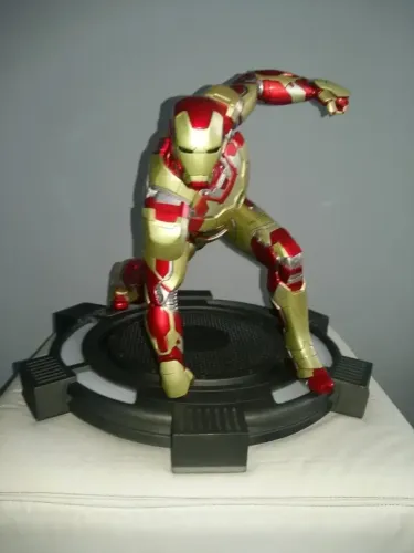 Diorama Iron Man 3 Mk 42 1/4 Iron Studios - Leia A Descrição (Usado)