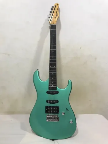 Guitarra Tagima com Amplificador