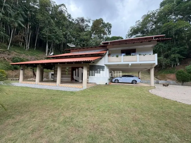 Sítio à venda no Souza Cruz, Brusque - 18.000m² de terreno, 4 Dormitórios (1 suíte), 2 coz