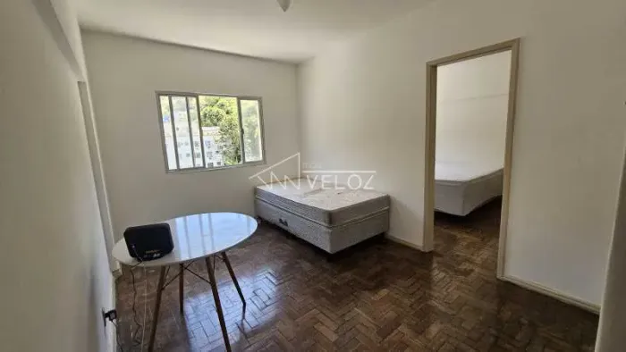 Apartamento : / Residencial / Glória