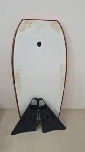 Kit body-board,prancha + pé de pato