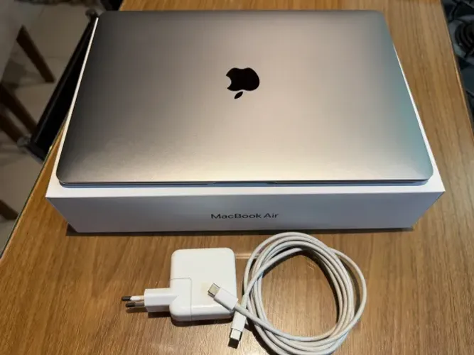 MacBook Air M1 13" 256GB SSD / 8GB RAM - Cinza Espacial - Único Dono - Completo na Caixa