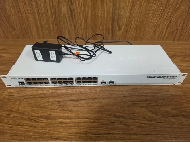Mikrotik Switch CRS326-24G-2S+RM (24p Gigabit + 2x SFP+ 10G) L5 - Impecável