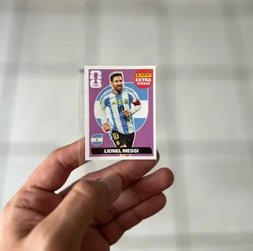 FIGURINHA LEGEND LIONEL MESSI .