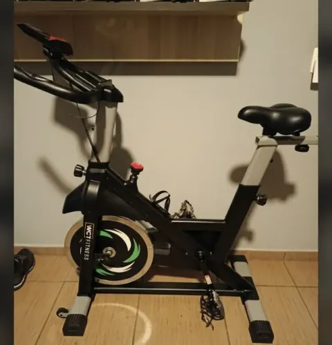 Bicicleta ergométrica spin muito nova 