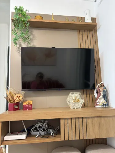 Vendo painel seminovo para sala